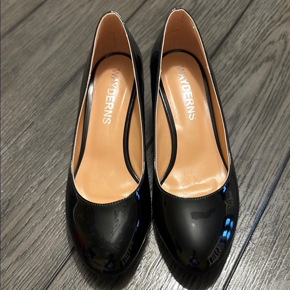 Black Elegant Heels with Sleek Design